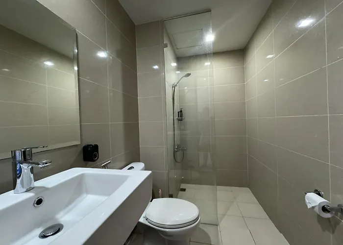 Cozi 1br Grand Hyatt Bgc Wifi Pool Manila