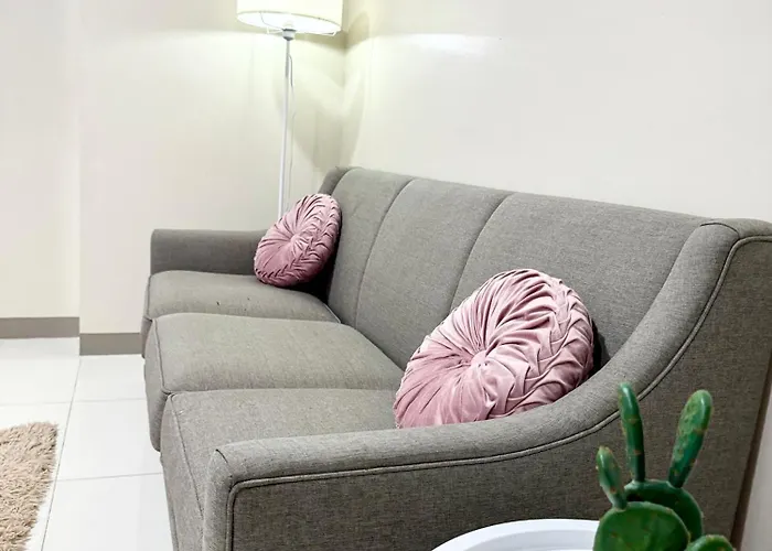Cozi 1br Grand Hyatt Bgc Wifi Pool Apartment Manila