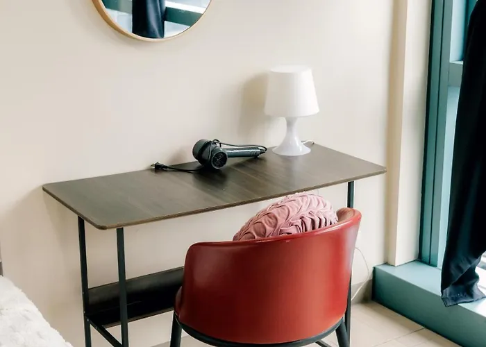 Cozi 1br Grand Hyatt Bgc Wifi Pool Manila
