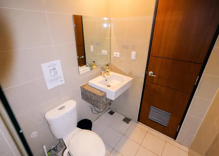 Cozi 1br Grand Hyatt Bgc Wifi Pool *