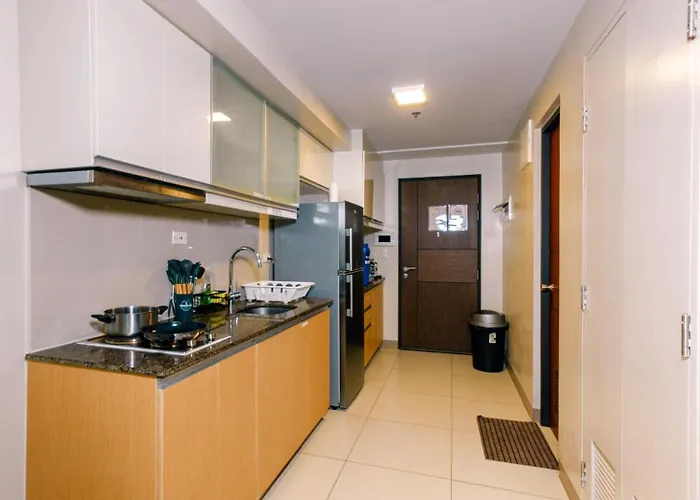 Cozi 1br Grand Hyatt Bgc Wifi Pool Apartment